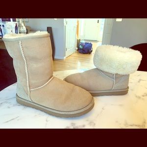Women’s UGG Classic II Short Boots In Sand